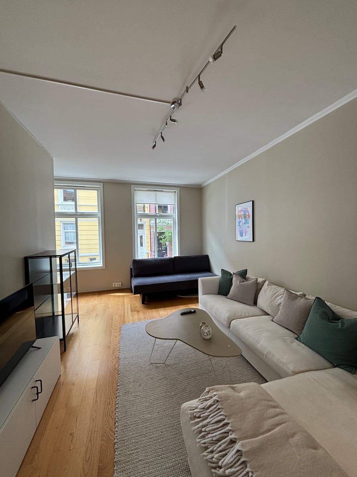 Lys leilighet m/terrasse – 10 min til Bryggen